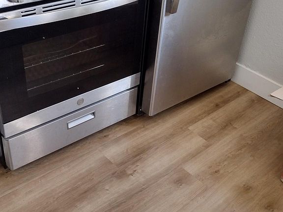 Kit floors and oven fridge