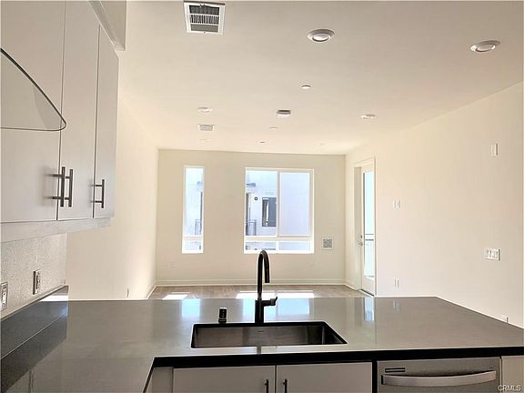 3rd image of 15438 La Mirada Blvd