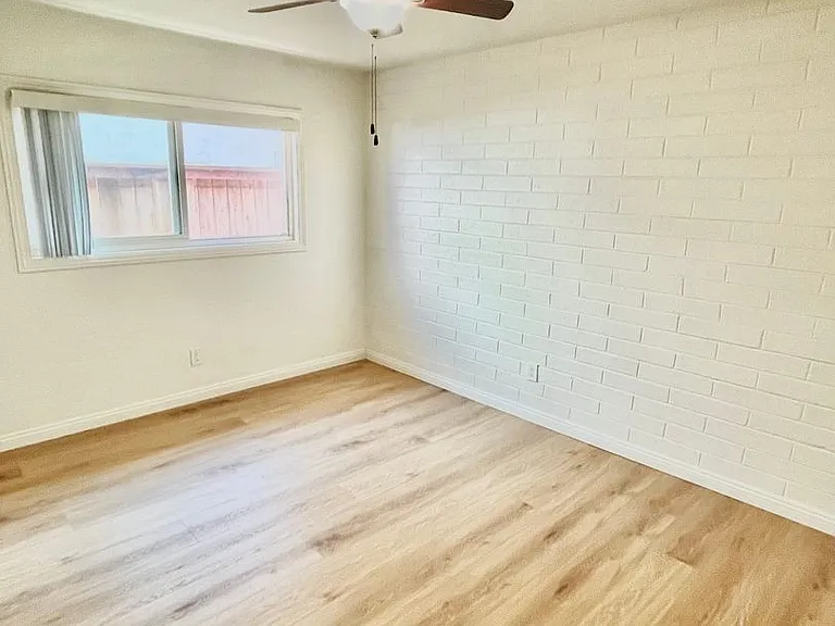 2 bed 1 bath Apt in North Park Area — Photo 12
