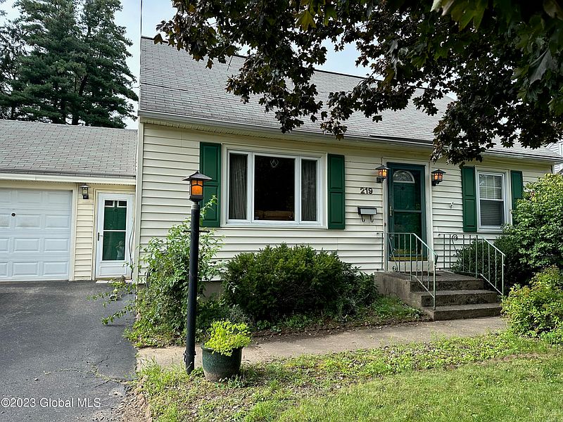 3rd image of 219 Marshall Avenue