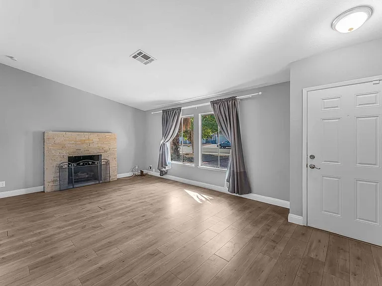 3636 Tempe St — Photo 3