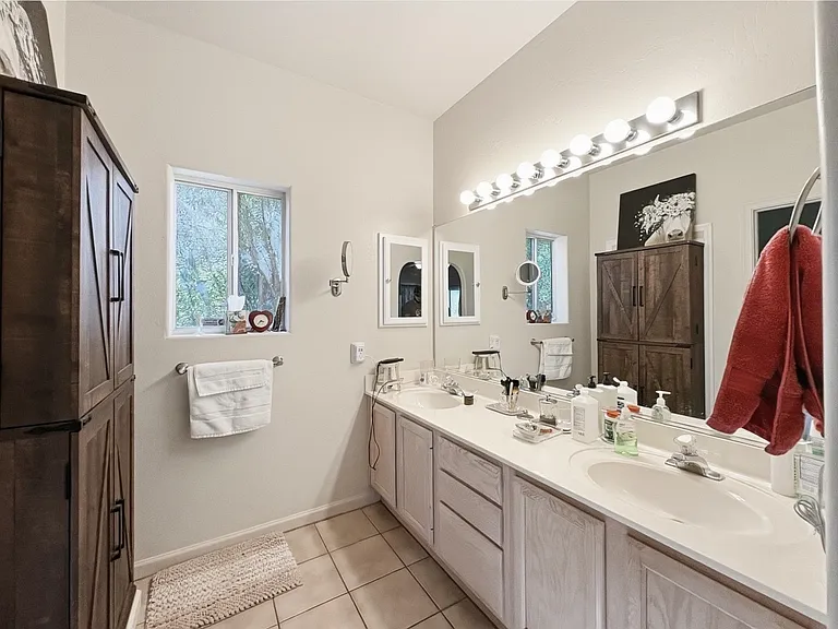 1033 E Irvine Rd #A — Photo 14