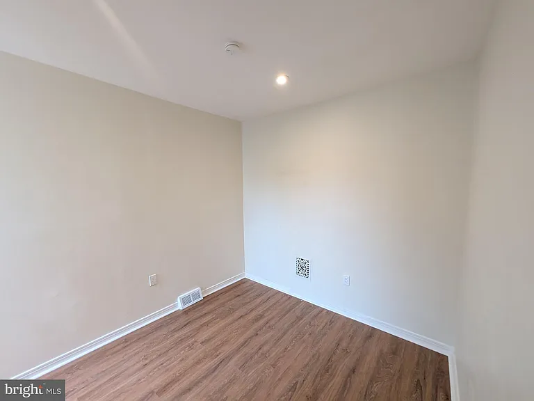 5609 Walton Ave — Photo 6