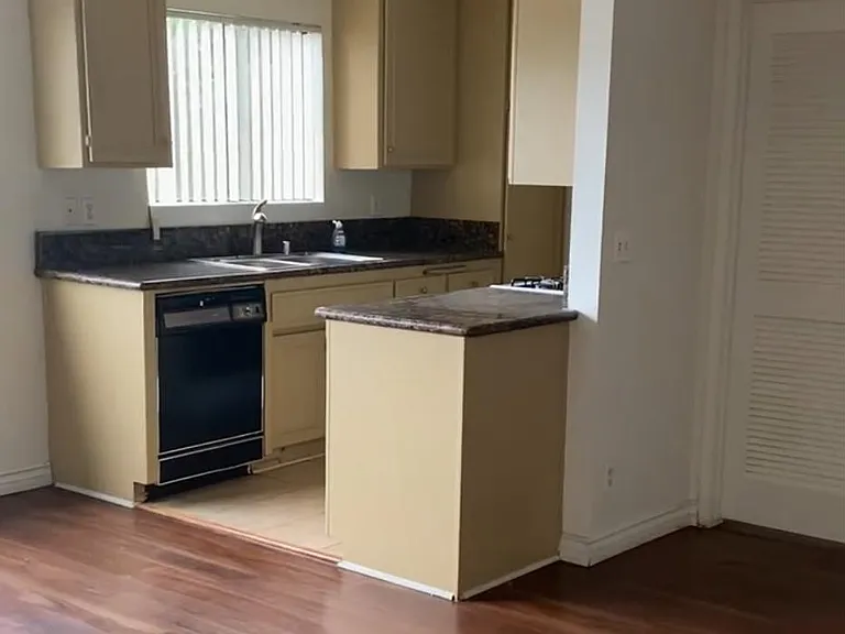 6590 Hazeltine Ave #304 — Photo 7