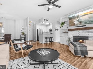 2931 Deer Hollow Way UNIT 201, Fairfax, VA 22031