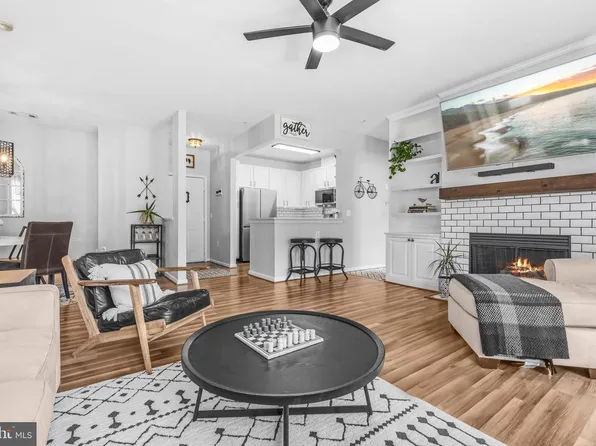 2931 Deer Hollow Way Unit 201, Fairfax, VA 22031