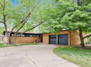 1015 N Stratford Ln, Wichita, KS 67206