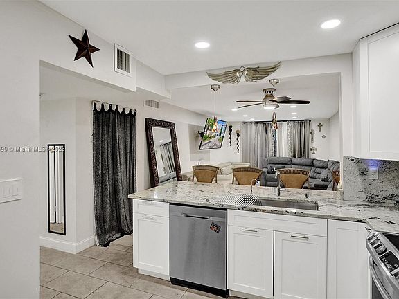 5th image of 2800 Somerset Dr APT 112J