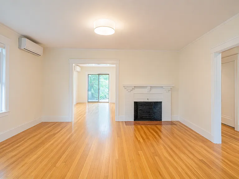 30 Middle St — Photo 10