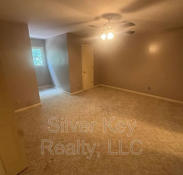 136 S Matlock Ave — Photo 15