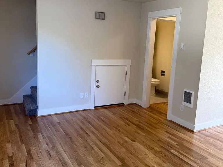 10317 NE Hoyt St — Photo 25