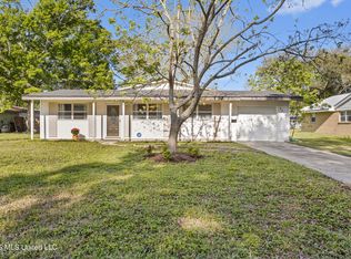 2315 Meadowbrook St, Pascagoula, MS 39567