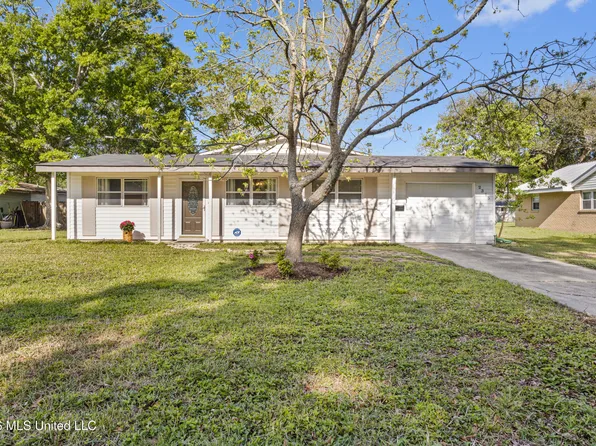 2315 Meadowbrook St, Pascagoula, MS 39567