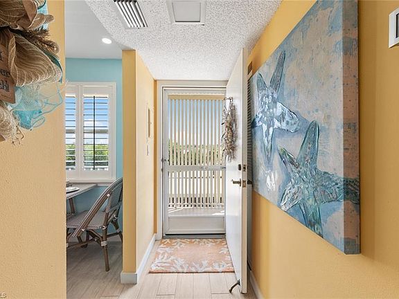 5th image of 6220 Augusta Dr APT 402