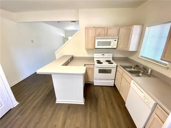 120 University Village Dr APT A, Central, SC 29630