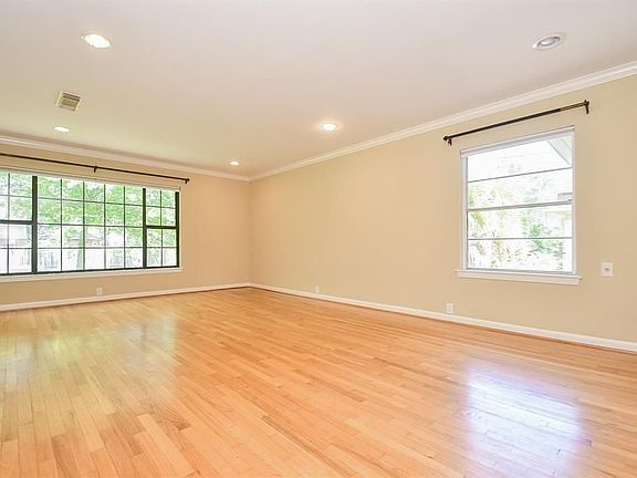 5th image of 8327 Lorrie Dr