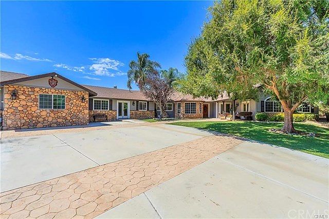 1st image of 41802 Hutchison Ct