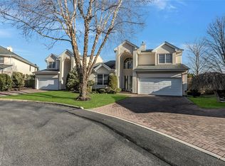 376 Altessa Blvd, Melville, NY 11747