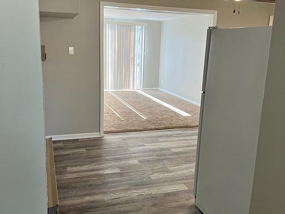 3rd image of 6921 Roosevelt Ave #6921