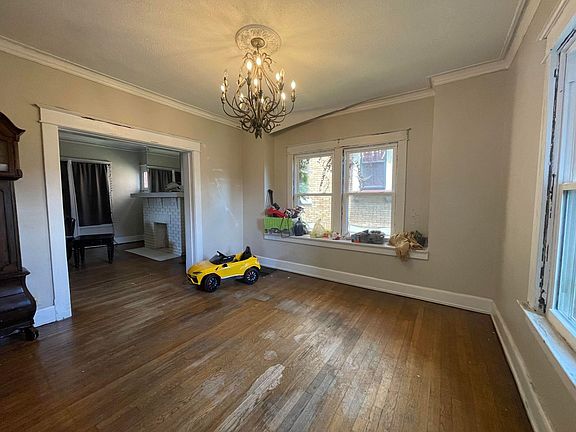 5th image of 2124 Waller St
