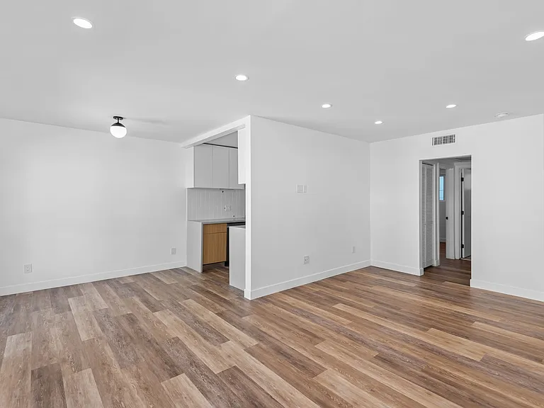 1563 Gordon St — Photo 13