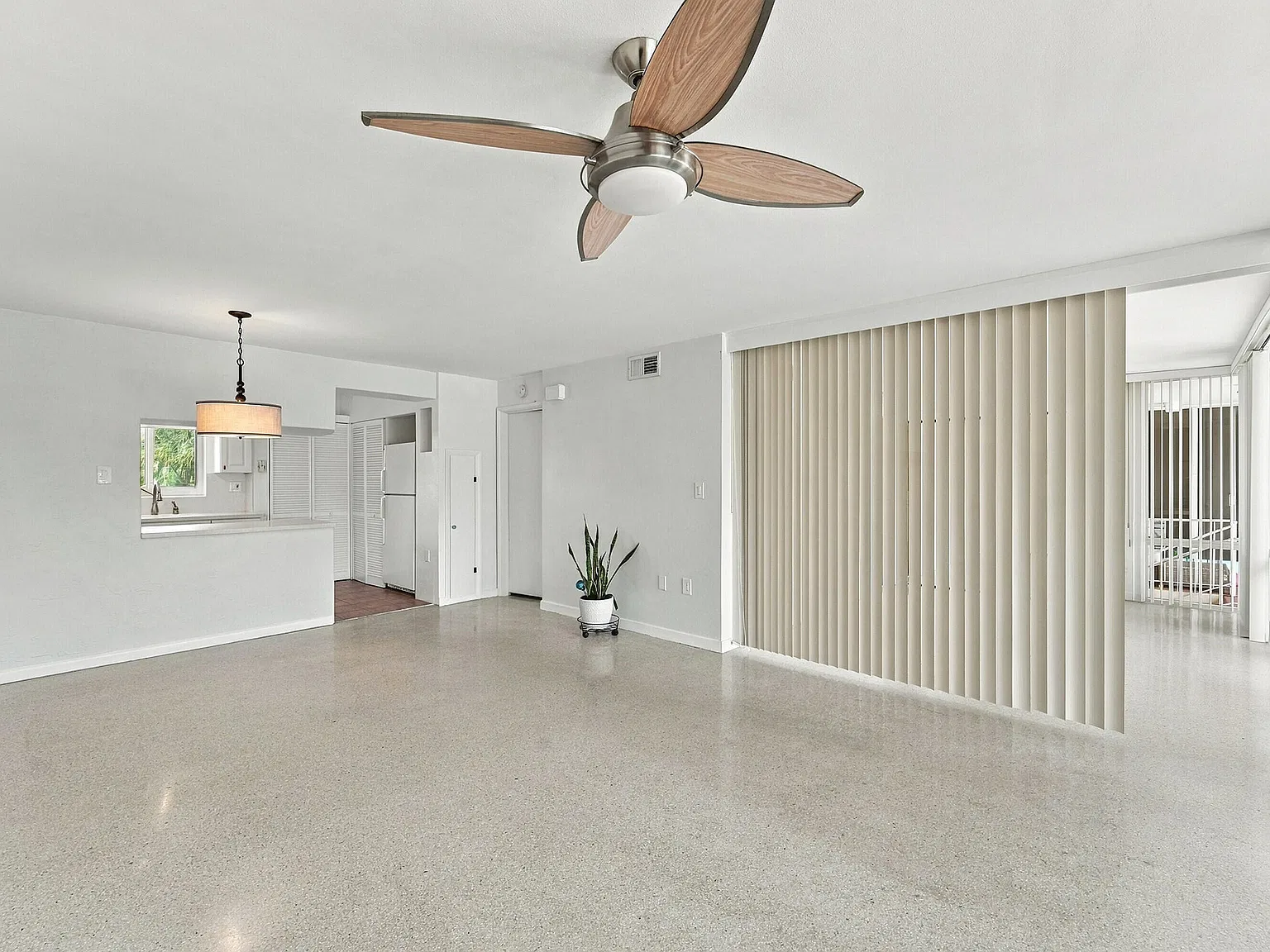 2 bed, 1.5 bath, 806 sqft, $2,600 — Photo 2