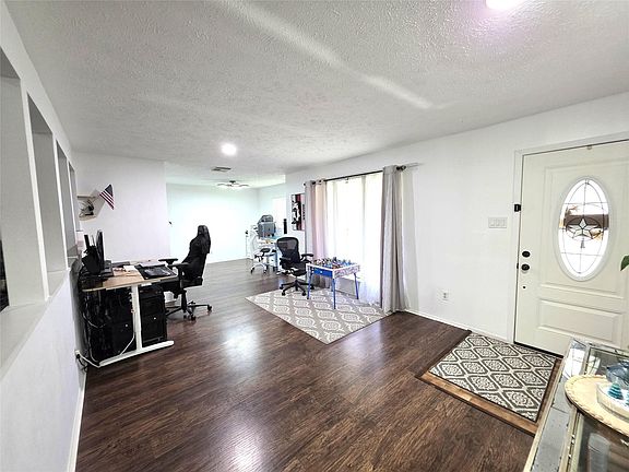 3rd image of 8827 Woodleigh Dr