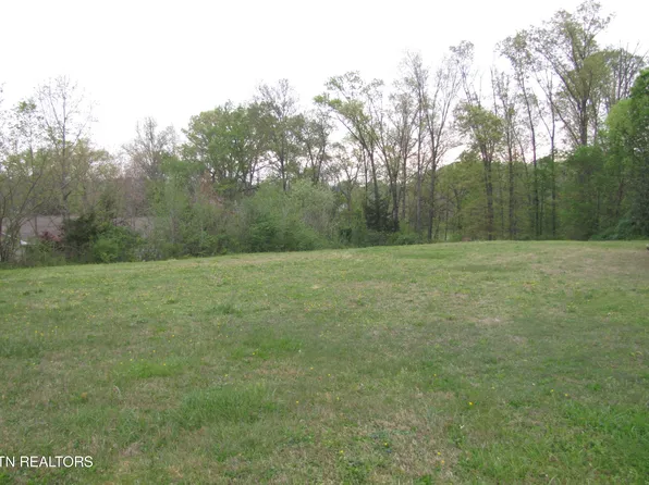 Pinecrest Cir, Lenoir City, TN 37772