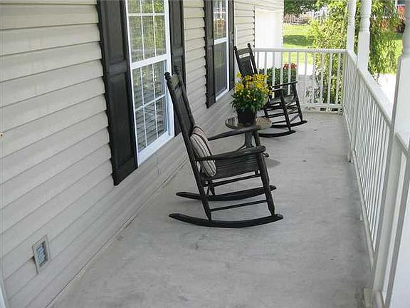 3rd image of 287 Cornerstone Dr
