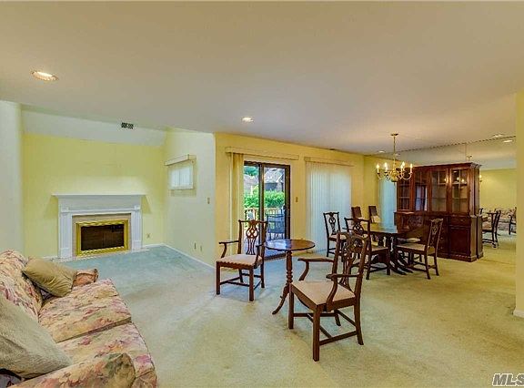 3rd image of 59 Southgate Cir