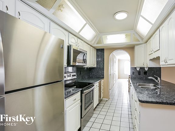 5th image of 1035 E Millett Ave
