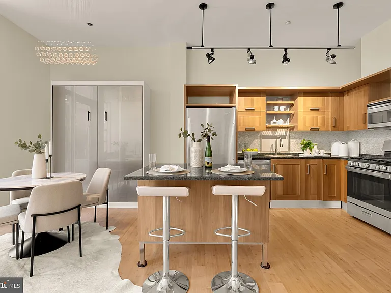 1390 V St NW #203 — Photo 8
