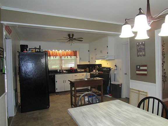 3rd image of 127 Burrum Dr