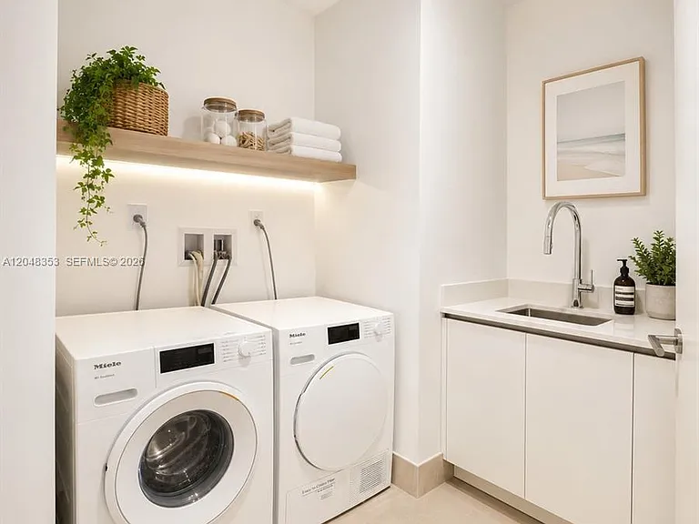 9201 E Bay Harbor Dr #401 — Photo 4
