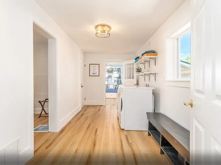 103 N Evergreen St — Photo 16