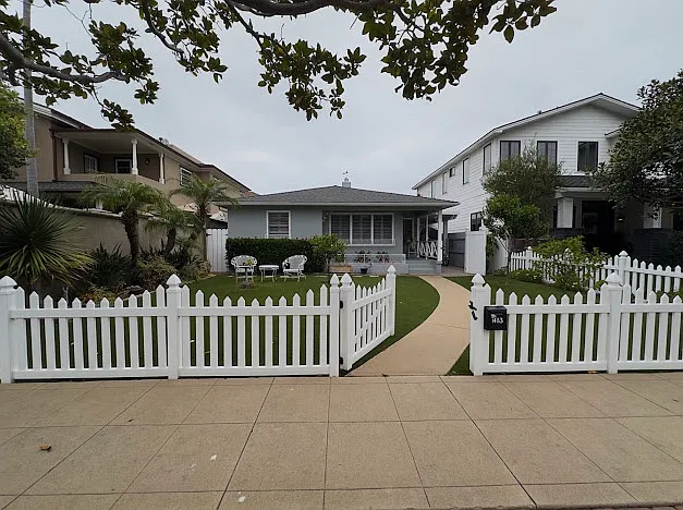 413 J Ave — Photo 2
