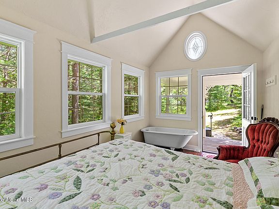 4th image of 306 Pinewood Ln