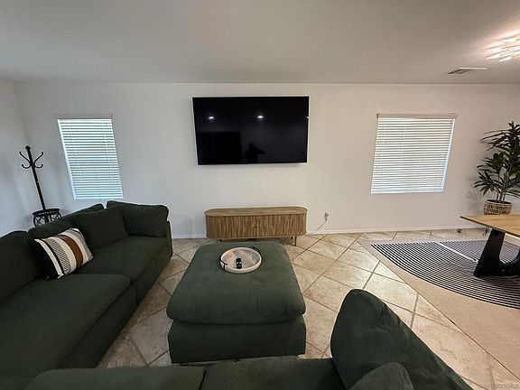5th image of 543 Silverhawk Dr