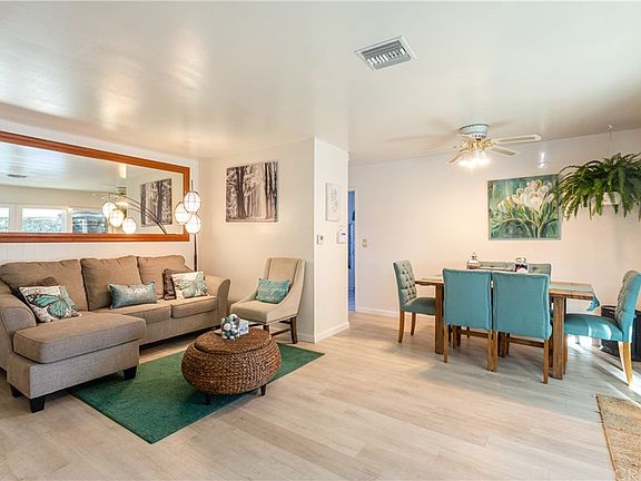 5th image of 22322 Saticoy St