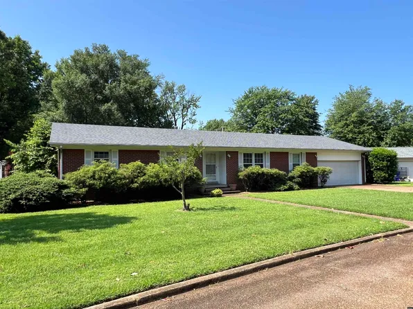 102 Cherry Dr, Martin, TN 38237