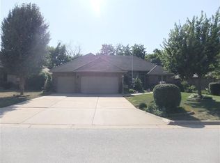 5753 S Nettleton Ave, Springfield, MO 65810