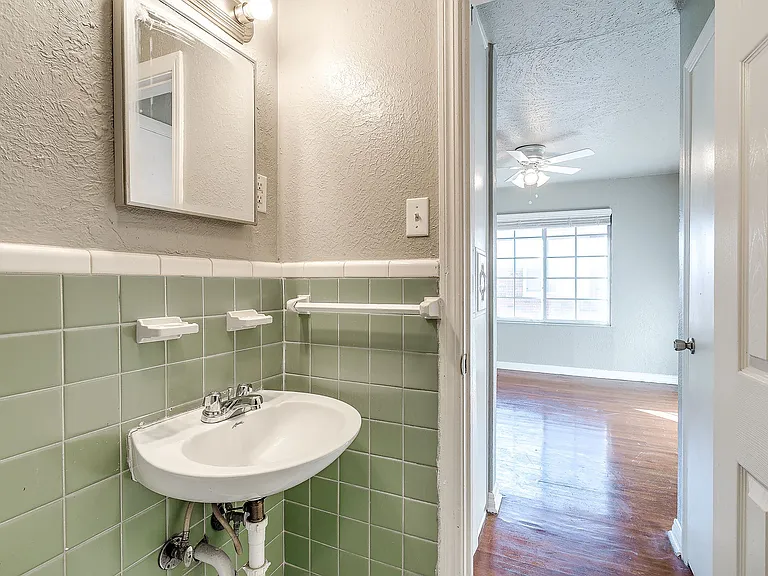 The Vintage Apartments — Photo 16