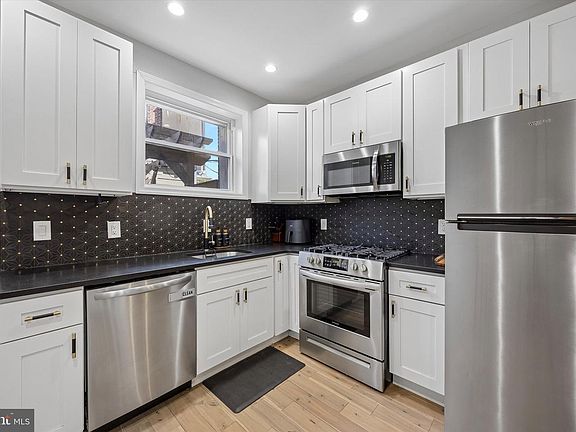 3rd image of 531 Queen St
