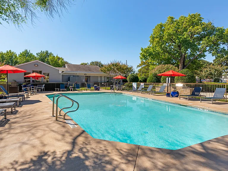 Valley Oaks Apartments — Photo 10