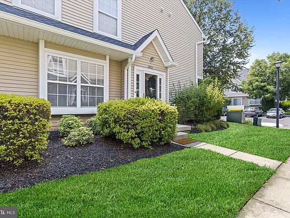 3rd image of 1401 Delancey Way