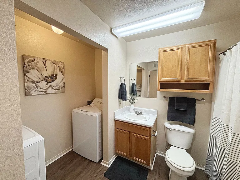 Aviator - Hall Bathroom & Laundry