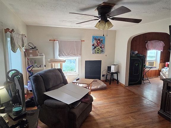 4th image of 114 Prospect St