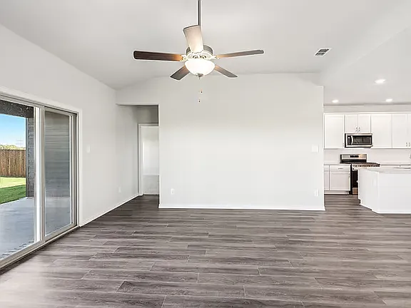 901 Edgehurst Dr — Photo 5