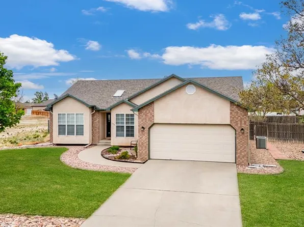 106 S Golfwood Dr W, Pueblo West, CO 81007