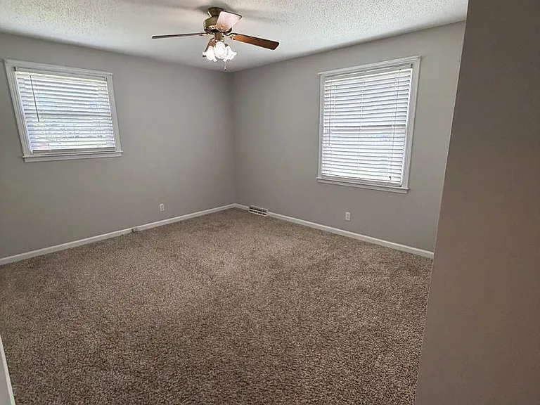 160 E Regent Dr — Photo 21